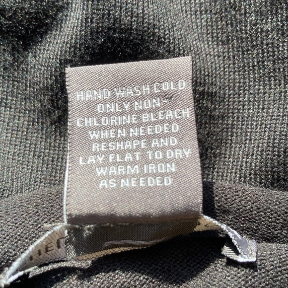 Chelsea& Theodore black unique with rivets sweater GUC size small - Picture 4 of 4